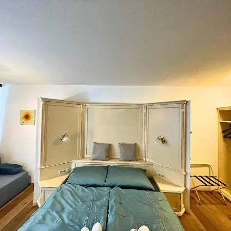 Apartment Ridge & Hide